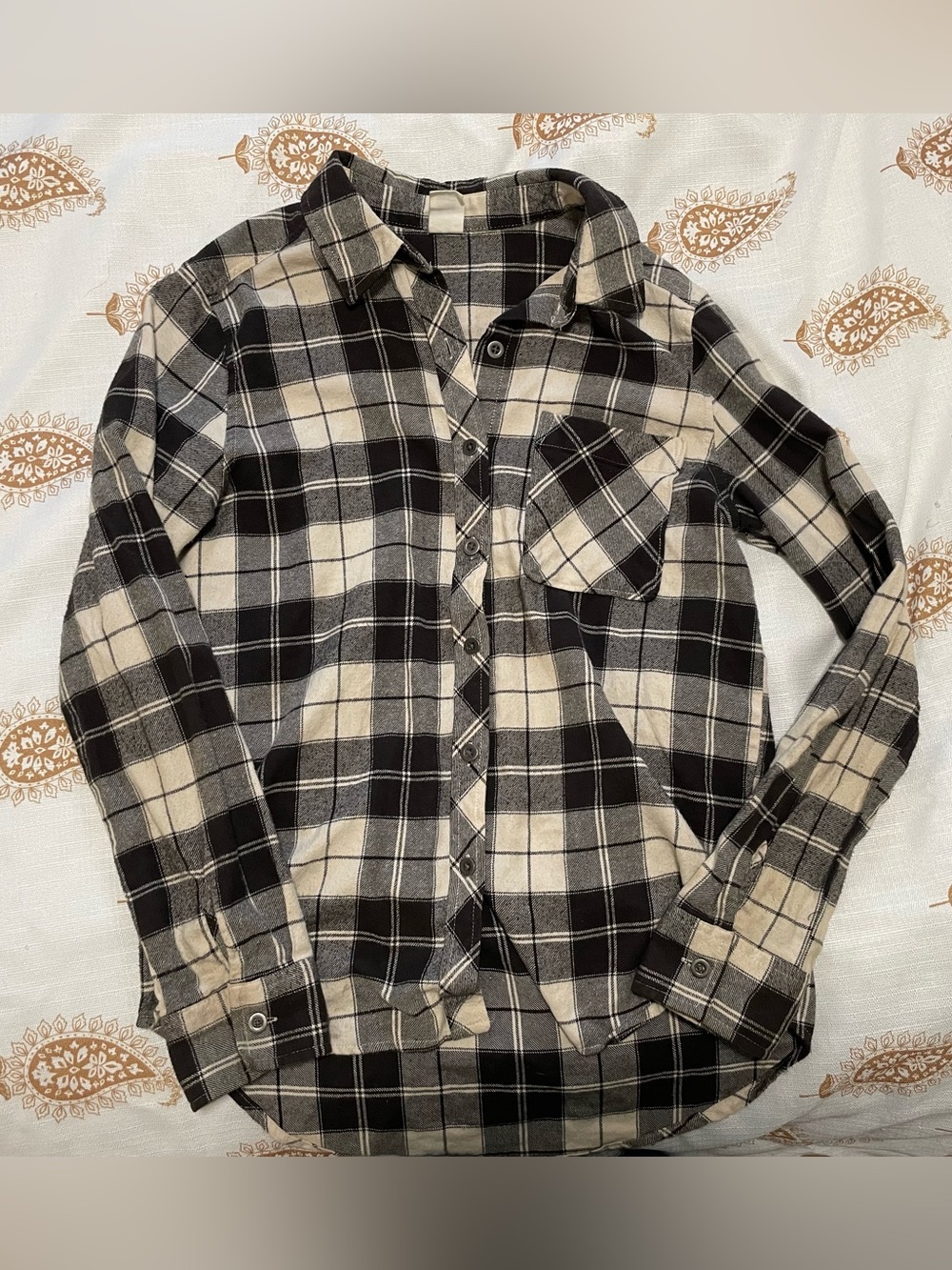 Me to We Black and Cream Plaid Button-Down Flannel